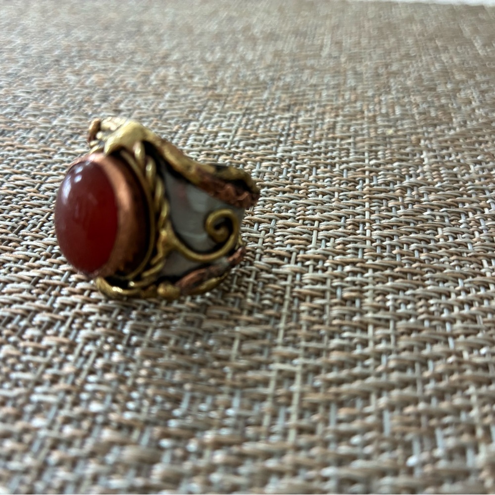 Elegant Gold and Red Women's Ring